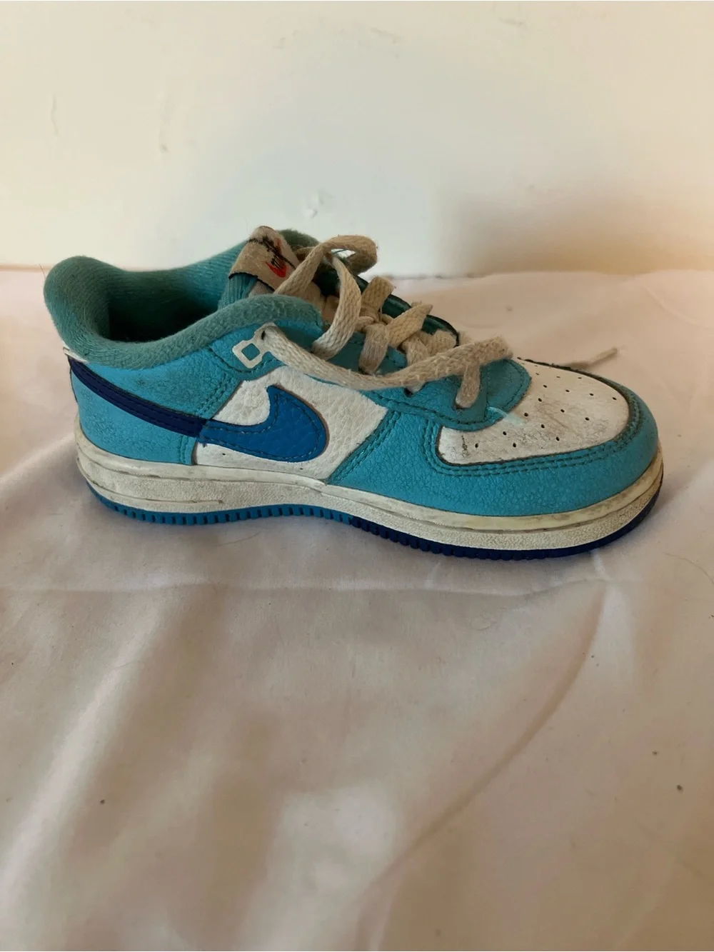 Nike Force 1 LV8 2 Sneakers
